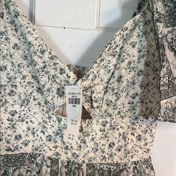 Abercrombie & Fitch Twist-Front Tiered Maxi Dress - Picture 4 of 5